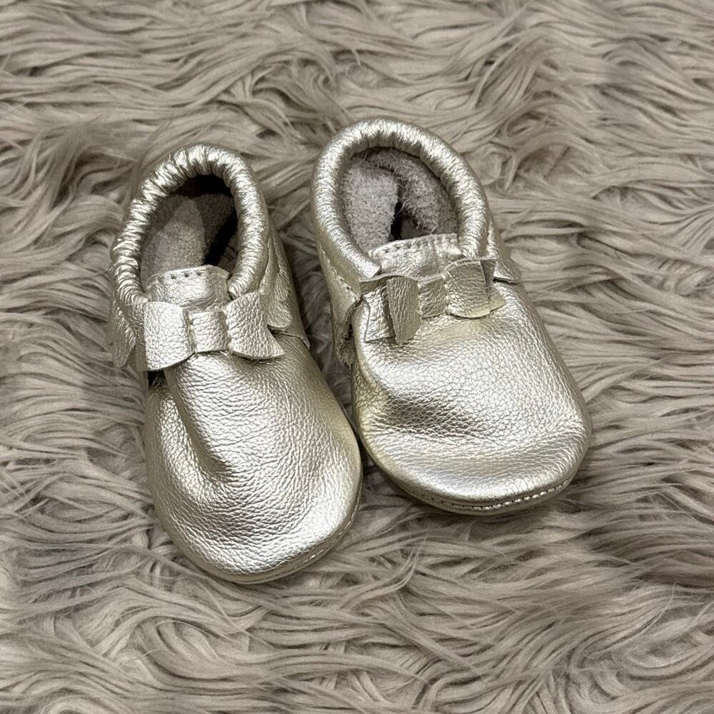 Freshly picked metallic leather toddler moccasins size 7
